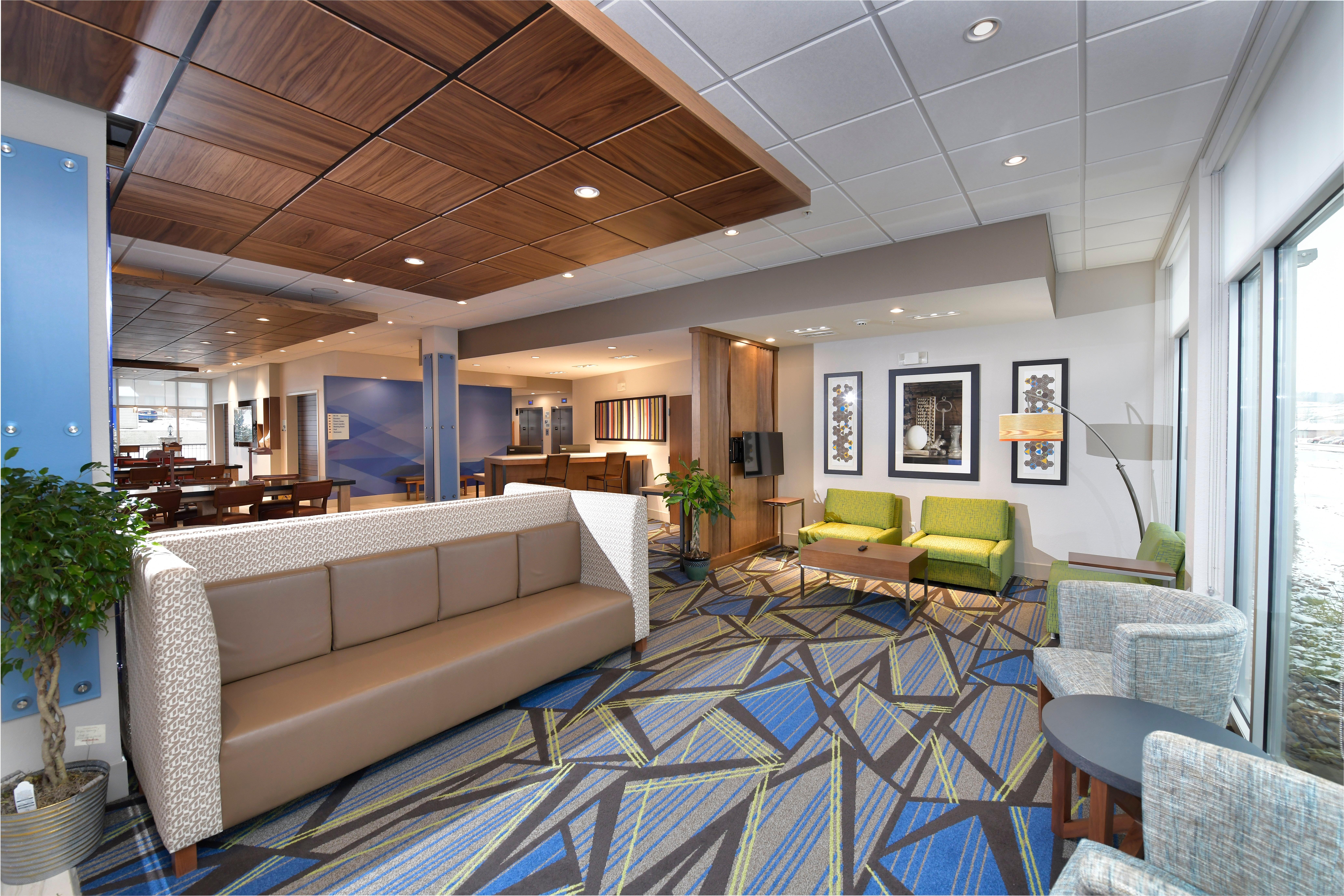 Holiday Inn Express & Suites - Millersburg By Ihg Exterior foto